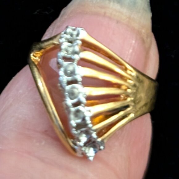 18 KT Gold HGE ring size 6.5 #40 - Picture 1 of 5